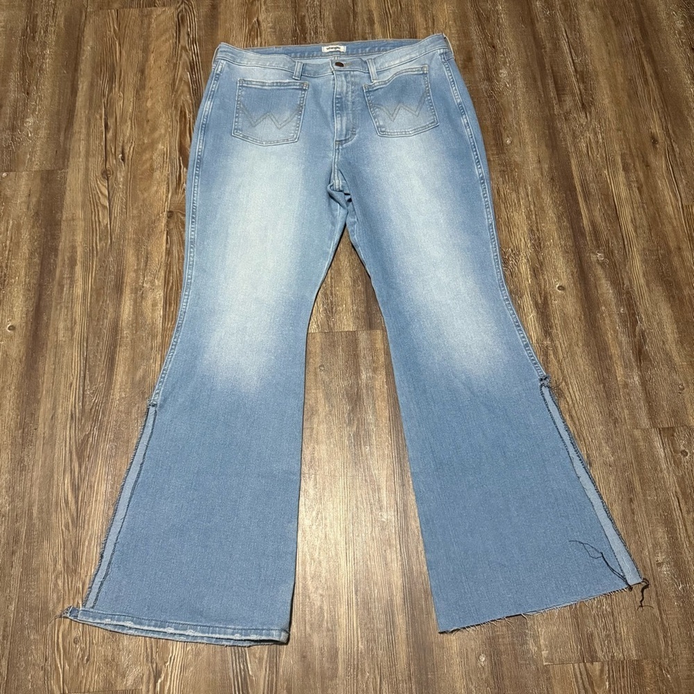 Wrangler Light Blue Flare Jeans Wide Leg with Raw Hem